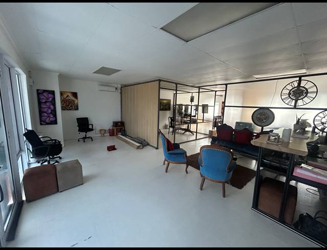 130M² OFFICE TO LET IN BALLITO DISTRICT
